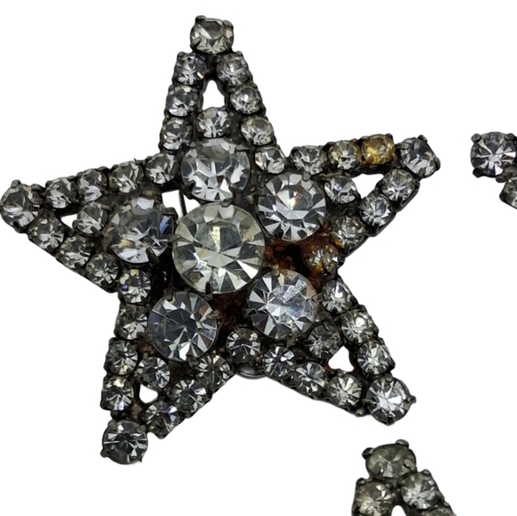 VINTAGE  WHITE RHINESTONE STAR EARRINGS & BROOCH SET - Picture 5 of 9